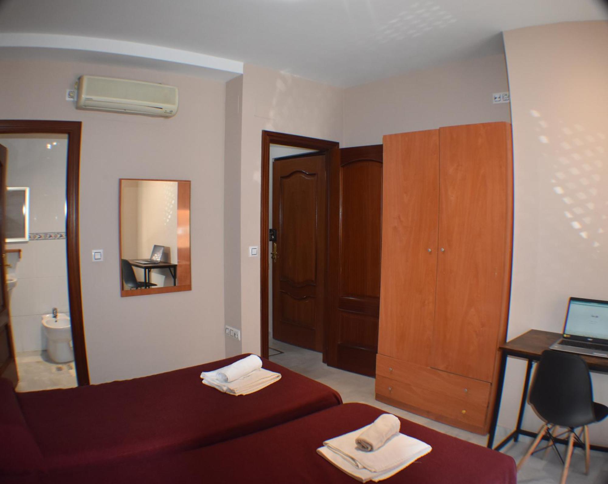 Apartamentos Alamare Seville Exterior photo